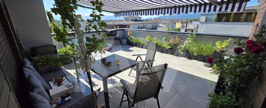 Apartament cu 3 camere semidecomandat, mobilat în Turnișor
