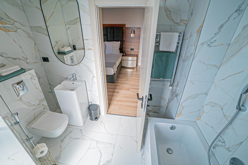 Apartament cu 3 camere decomandat în Universitate