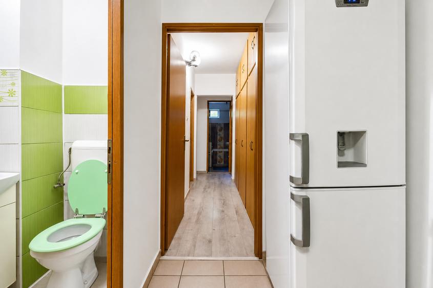 Apartament cu 3 camere decomandat în Girocului