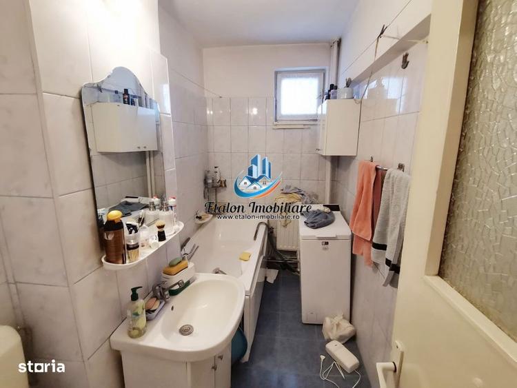 Apartament cu 3 camere semidecomandat în Vest