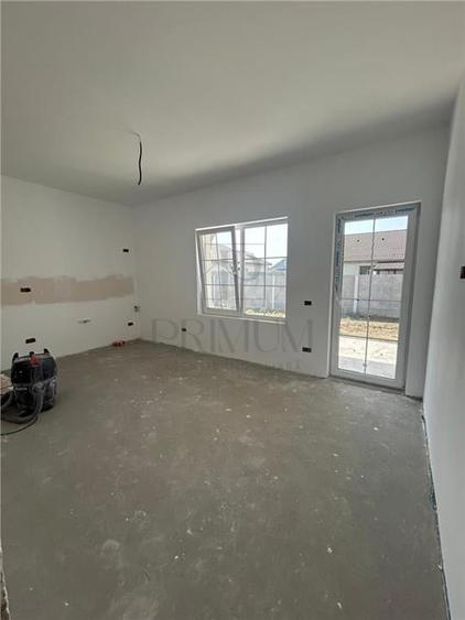 Casă individuală cu 4 camere cu Teren 500 Mp în Sânmihaiu Român