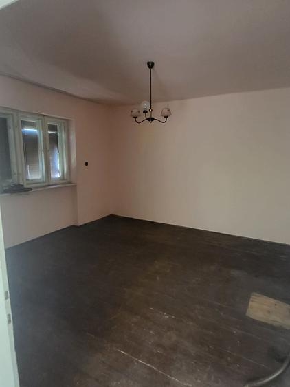Casă cu 3 camere în Central
