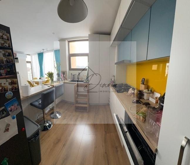 Apartament cu 3 camere semidecomandat, mobilat în Central
