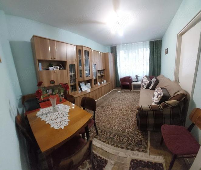 Apartament cu 3 camere decomandat în Faleză
