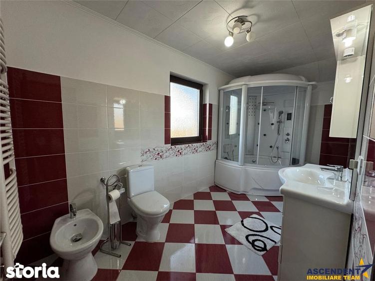 Casă cu 6 camere cu Teren 500 Mp în Corunca