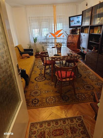 Apartament cu 3 camere decomandat în Cetate