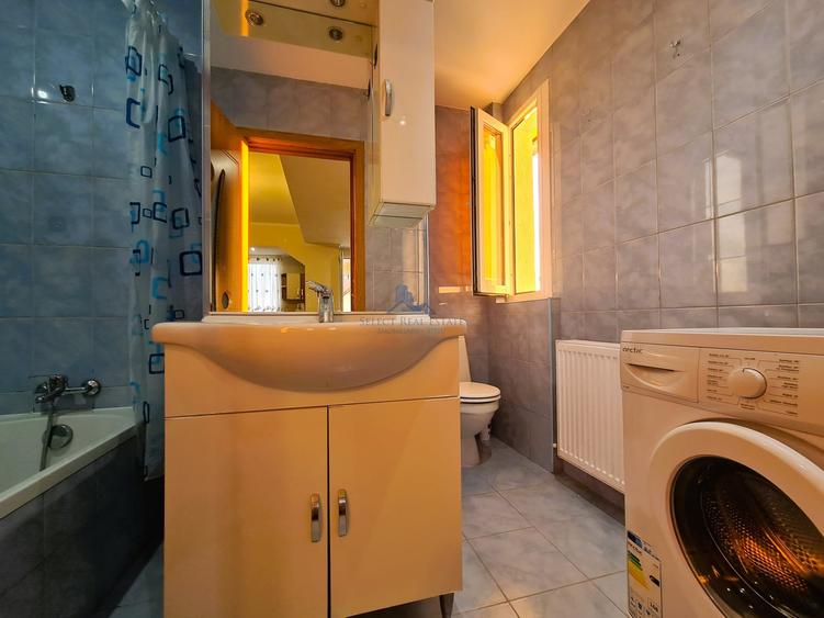 Apartament cu 3 camere semidecomandat, mobilat în Calea Poplăcii