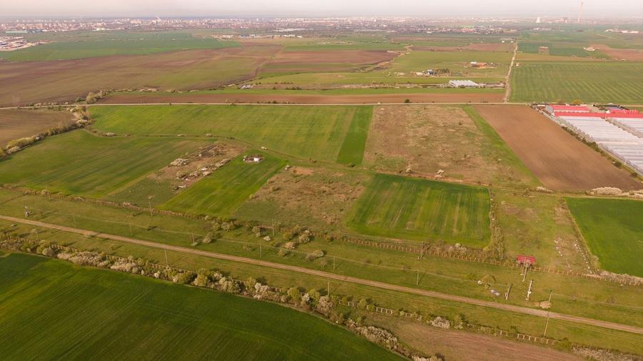 Teren agricol intravilan de 6150 mp, în Sânleani