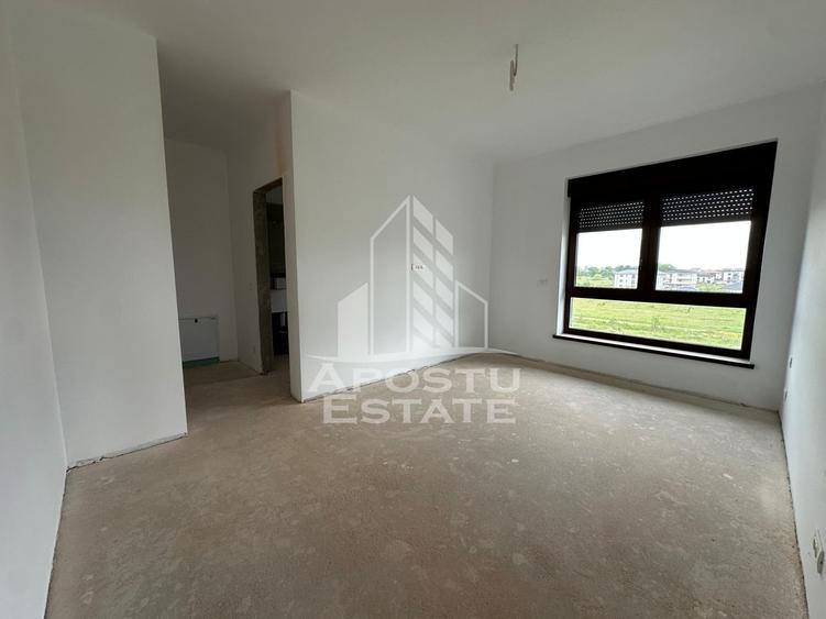 Apartament cu 3 camere semidecomandat în Braytim