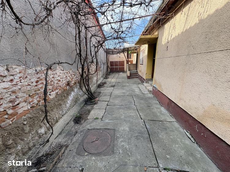 Casă cu 3 camere cu Teren 320 Mp în Lazaret