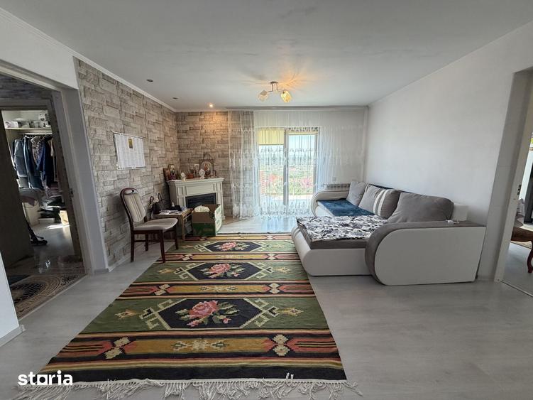 Casă cu 5 camere cu Teren 1175 Mp în Central