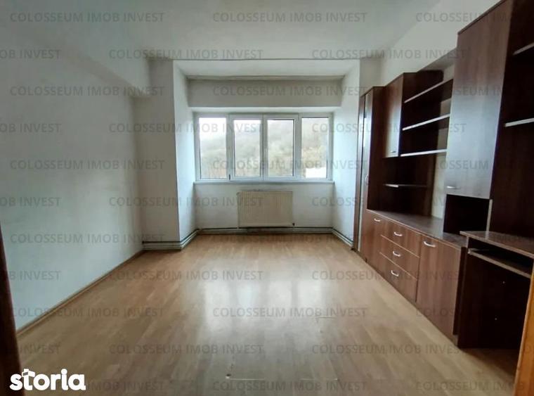 Apartament cu 3 camere decomandat în Valea Cetății