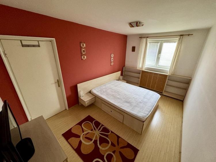 Apartament cu 3 camere decomandat în Tineretului