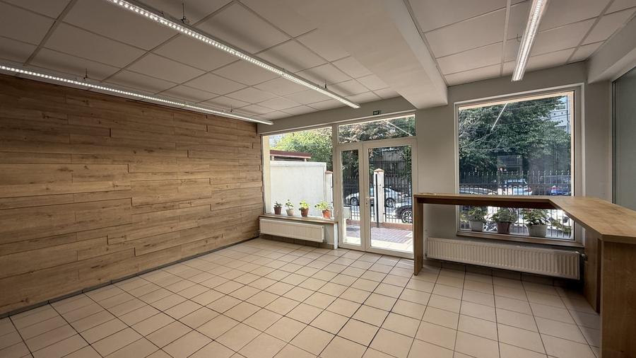 Spațiu comercial, de 40 mp, în Uverturii