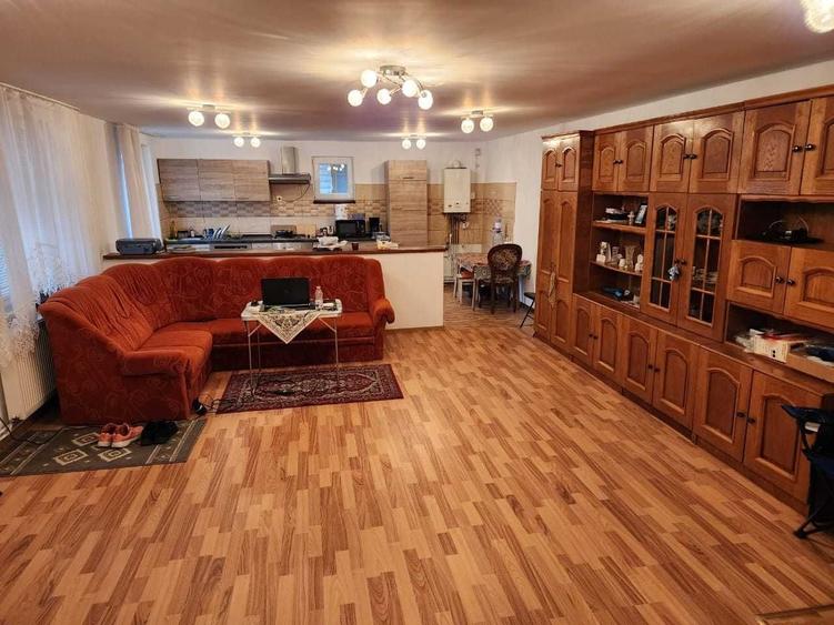 Casă cu 4 camere în Sântandrei
