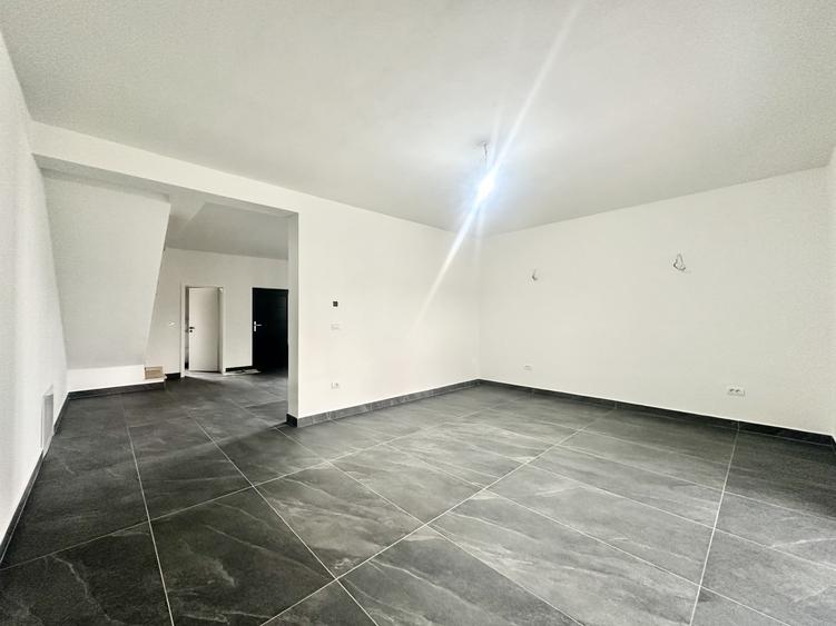 Duplex cu 4 camere cu Canalizare în Moșnița Nouă