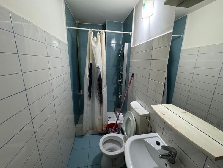 Apartament cu 3 camere semidecomandat, mobilat în Rahova