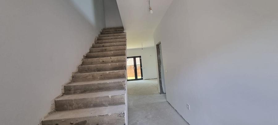 Casă individuală cu 4 camere cu Canalizare în Nord