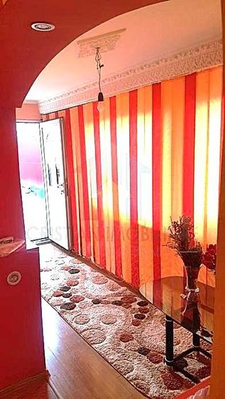 Casă cu 5 camere cu Teren 250 Mp în Chercea