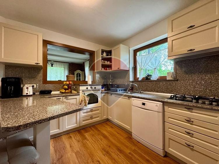 Casă individuală cu 5 camere cu Teren 1112 Mp în Satulung