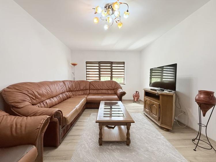 Apartament cu 3 camere decomandat, mobilat în Faleza Nord