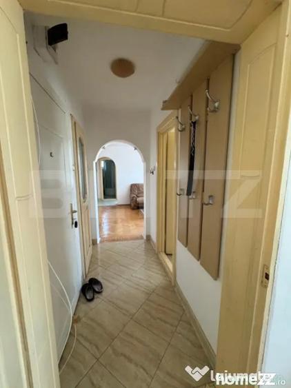 Apartament cu 3 camere semidecomandat în Central