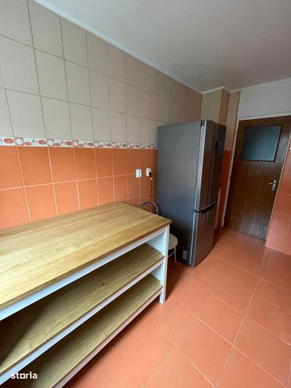 Apartament cu 3 camere semidecomandat în Titan