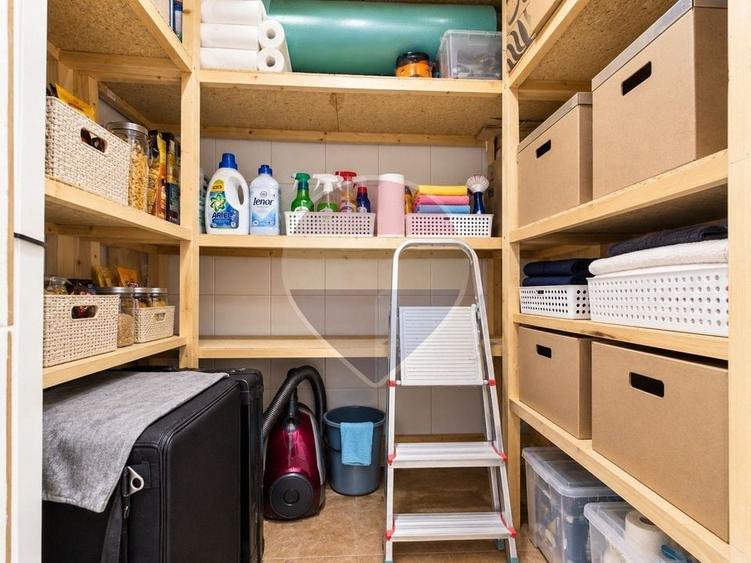 Apartament cu 5 camere semidecomandat, mobilat în Moșilor