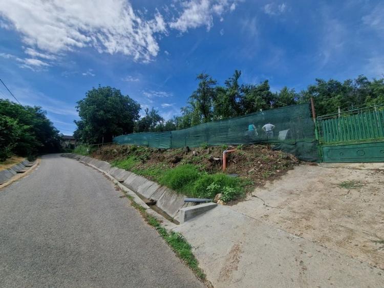 Teren Construcții intravilan de 1400 mp, în Albota