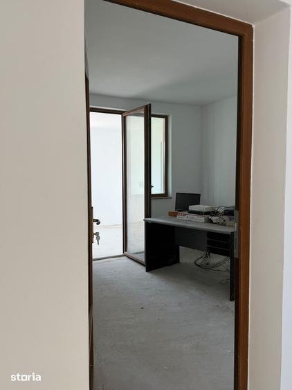 Casă cu 9 camere cu Teren 850 Mp în Brănișca