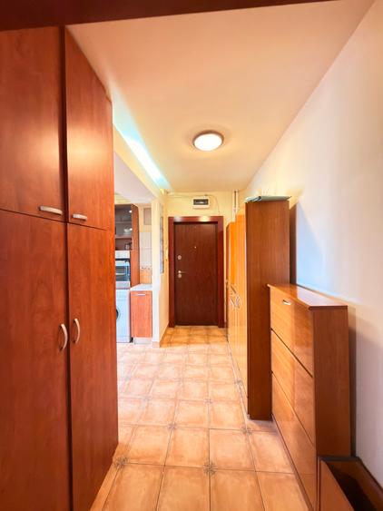 Apartament cu 3 camere semidecomandat în Complex Studențesc