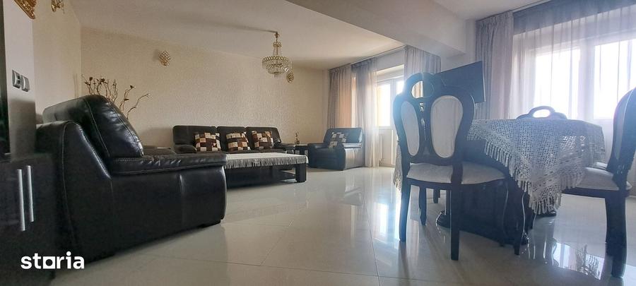 Apartament cu 3 camere decomandat în Tei