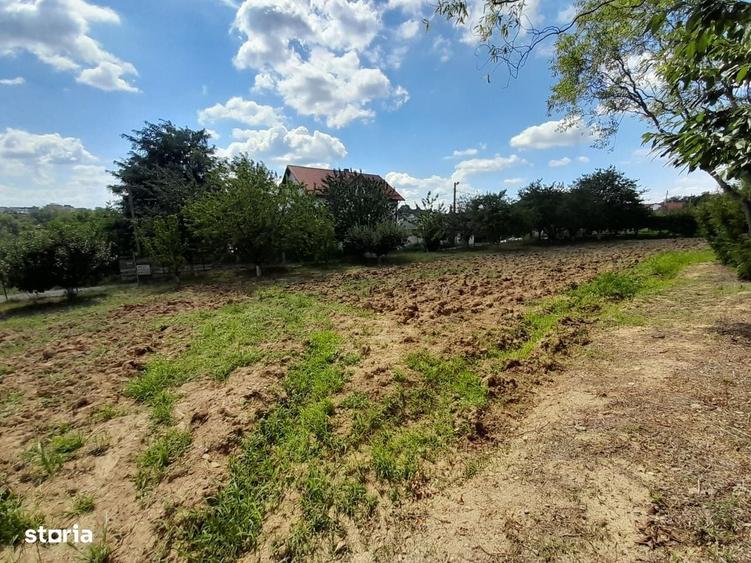 Casă cu 4 camere cu Teren 2000 Mp în Central
