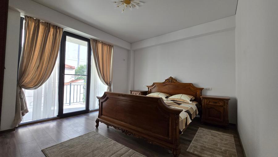 Apartament cu 2 camere decomandat în Peninsula