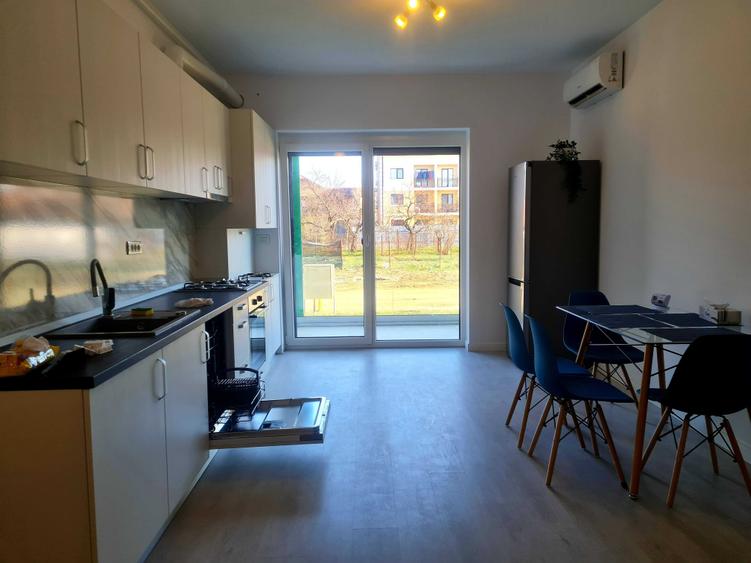 Apartament cu 2 camere semidecomandat în Dumbrăvița
