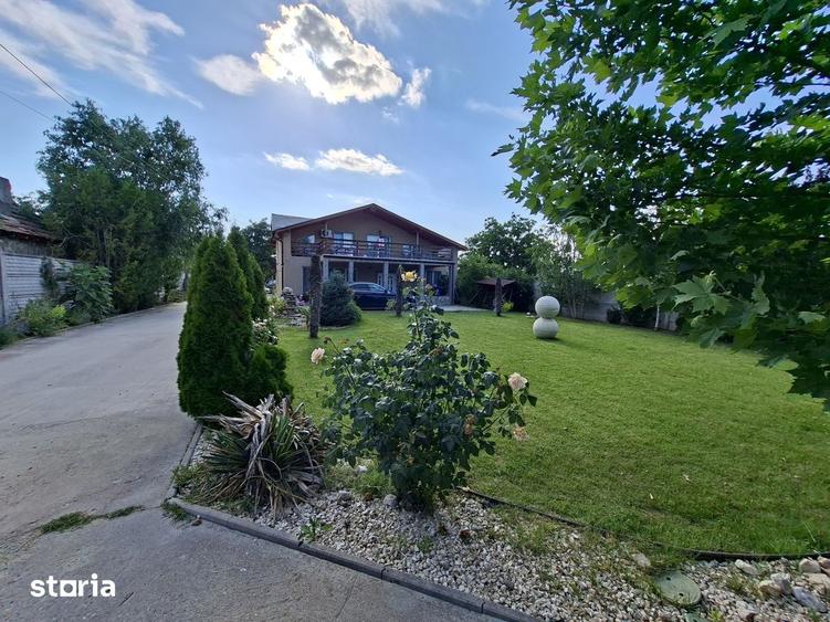 Casă cu 10 camere cu Teren 1440 Mp în Periș