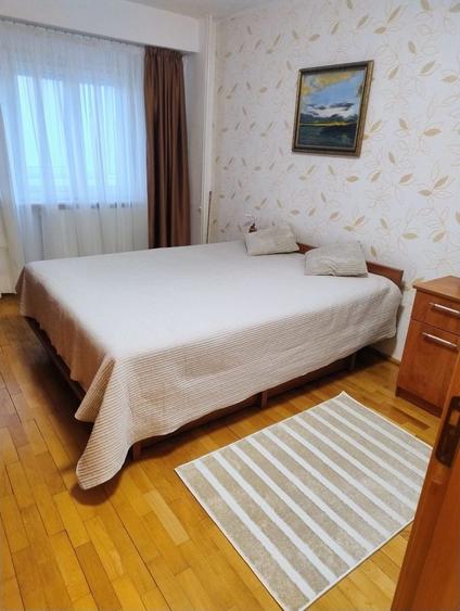 Apartament cu 3 camere decomandat în Tei