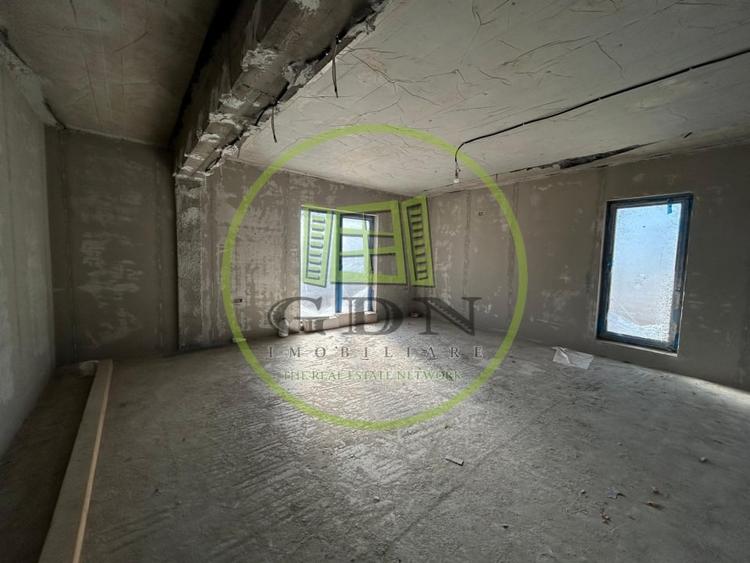 Casă individuală cu 5 camere cu Teren 500 Mp în Malu Mare