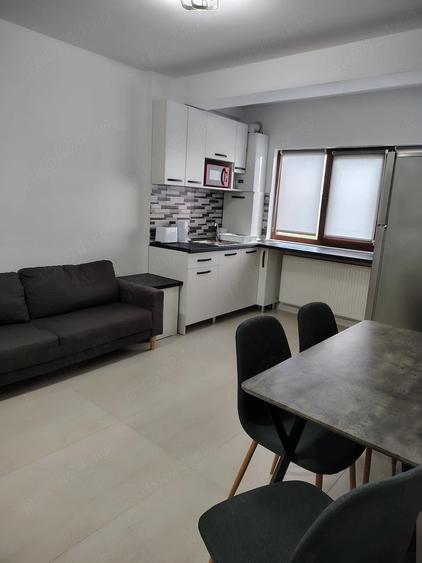 Apartament cu 3 camere decomandat în Buzaului