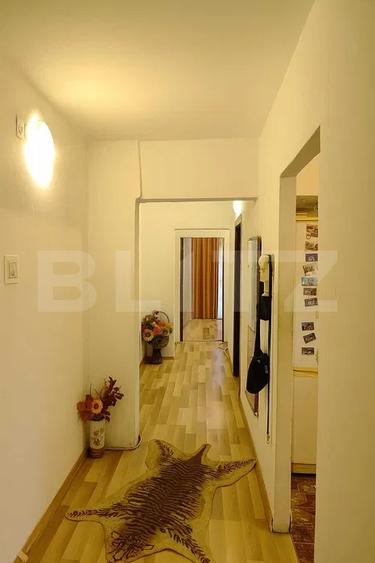 Apartament cu 5 camere decomandat, mobilat în Tractorul