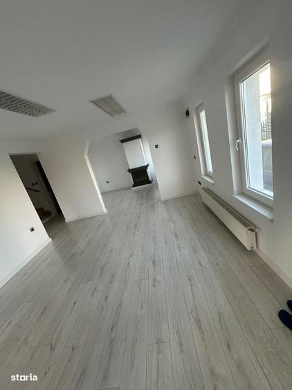 Casa individuala, decomanda, 6 camere, 180 mp ., teren 3 ari., zona d - 1