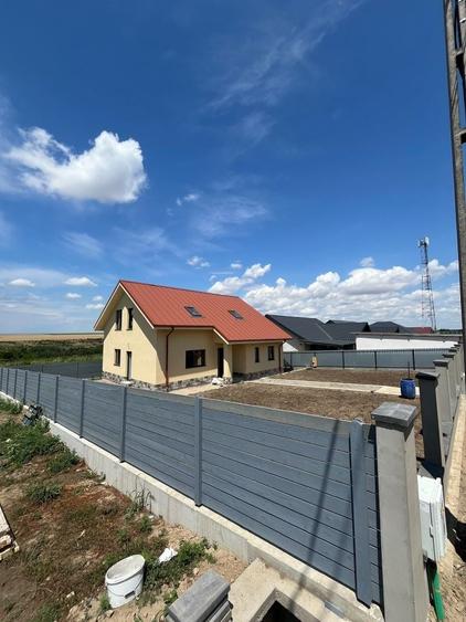 Casă cu 4 camere în Odaia Manolache