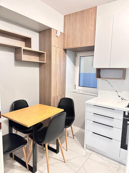 Apartament cu 3 camere decomandat, mobilat în Nicolina