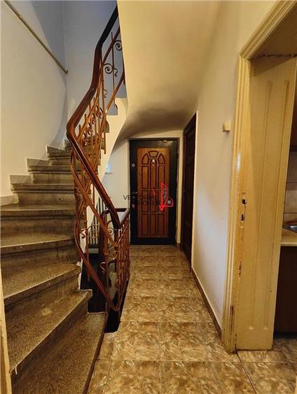 Casă individuală cu 7 camere cu Canalizare în Domenii