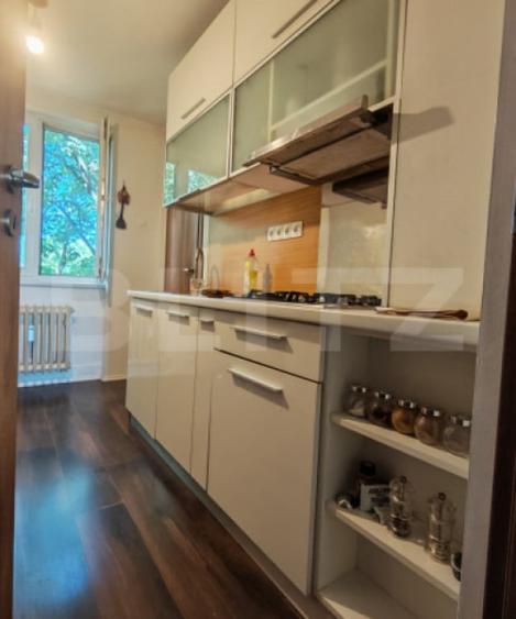 Apartament 4 camere decomandat, etaj intermediar, Splaiul Cr - 3
