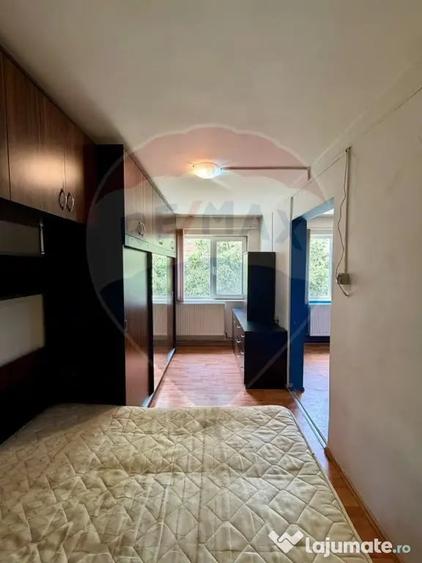 Apartament cu 3 camere semidecomandat în Central