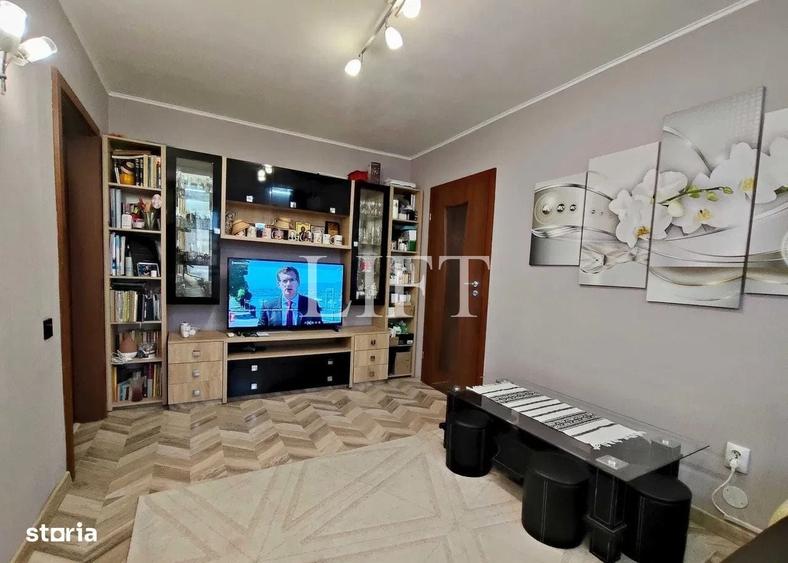 Apartament cu 3 camere semidecomandat în Central