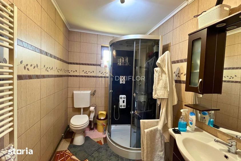 Casă cu 6 camere cu Teren 1100 Mp în Criș