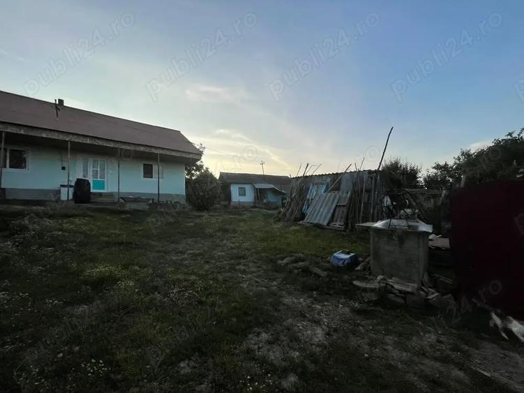 Casă cu 3 camere în Scobinți