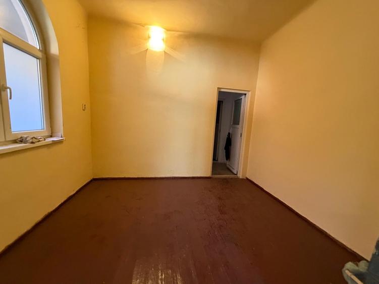 Apartament cu 2 camere semidecomandat în Victoriei